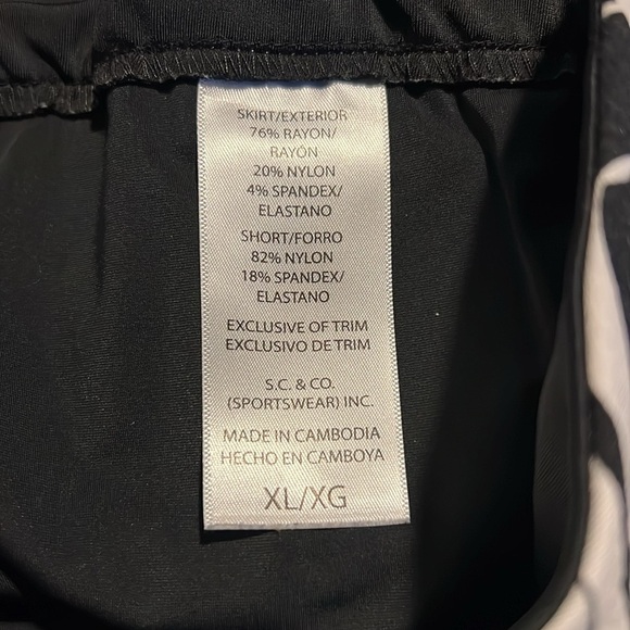 S.C. & Co Skort Black & White Floral Tummy Control Stretch Pull On Pockets Q48 - Picture 4 of 5